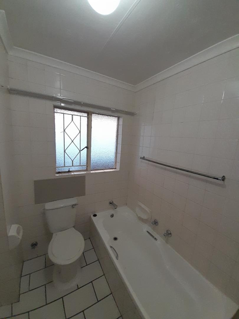 To Let 2 Bedroom Property for Rent in Helderkruin Gauteng