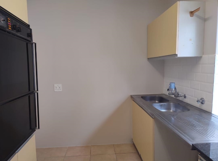 To Let 2 Bedroom Property for Rent in Sandown Gauteng