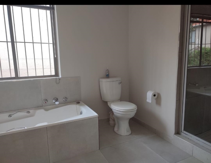 To Let 2 Bedroom Property for Rent in Sandown Gauteng