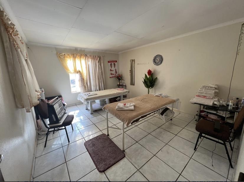 6 Bedroom Property for Sale in Garsfontein Gauteng