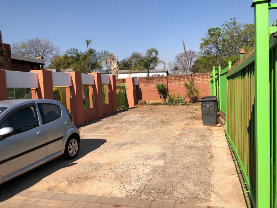 6 Bedroom Property for Sale in Garsfontein Gauteng