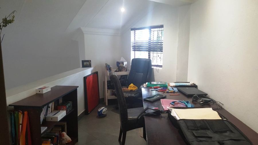 To Let 4 Bedroom Property for Rent in Faerie Glen Gauteng