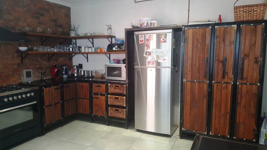 To Let 4 Bedroom Property for Rent in Faerie Glen Gauteng