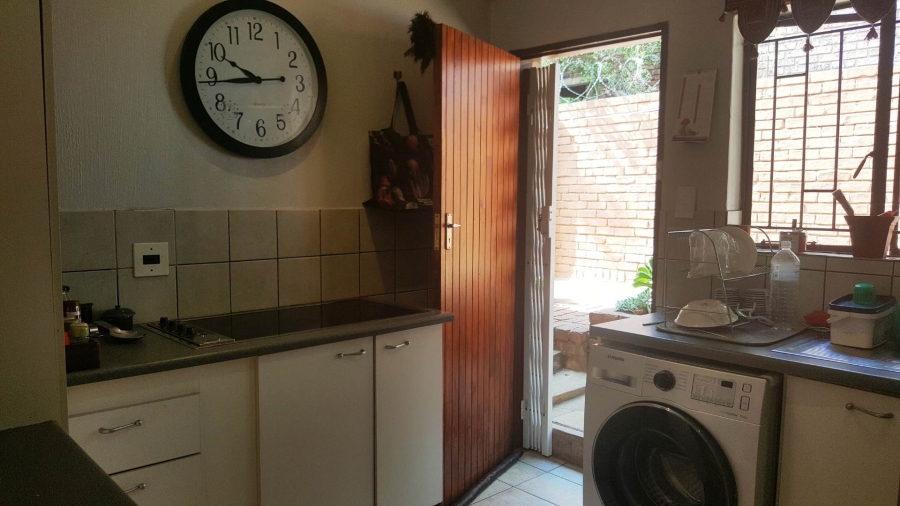 To Let 4 Bedroom Property for Rent in Faerie Glen Gauteng