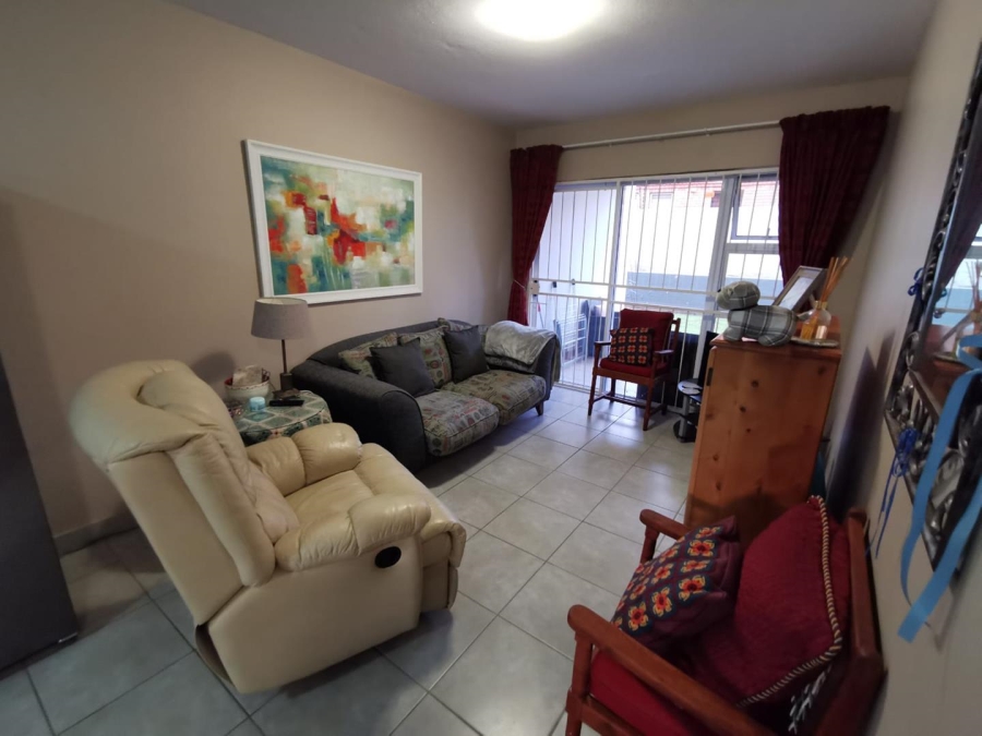 2 Bedroom Property for Sale in Die Hoewes Gauteng