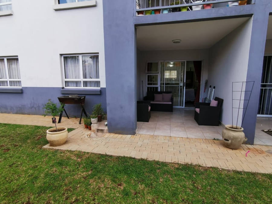 2 Bedroom Property for Sale in Die Hoewes Gauteng