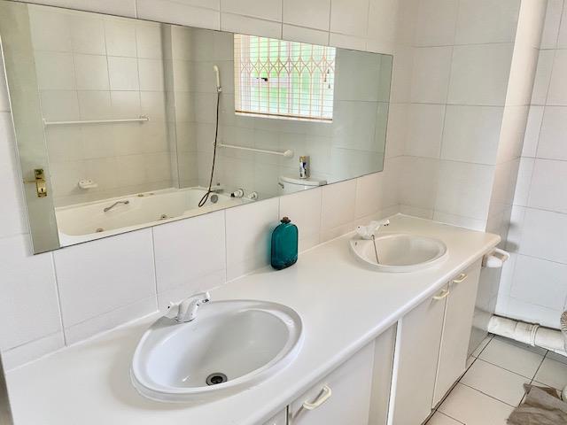 To Let 2 Bedroom Property for Rent in Benmore Gauteng