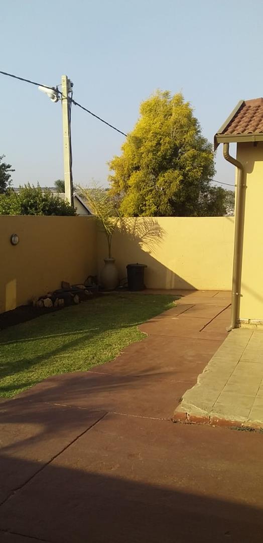 2 Bedroom Property for Sale in Mamelodi East Gauteng