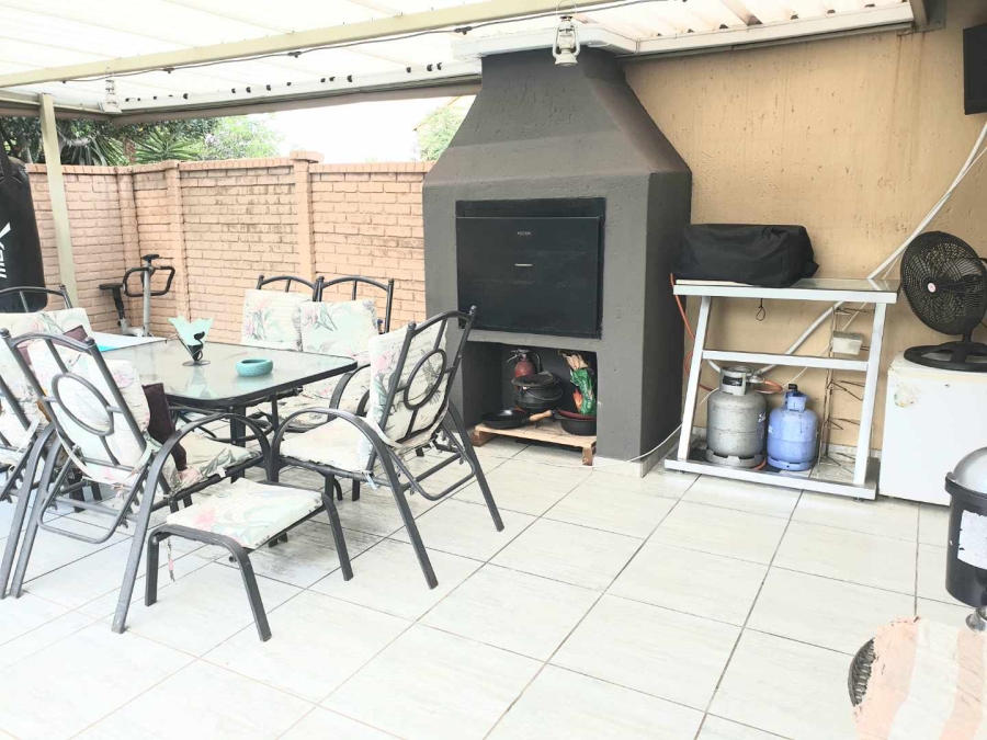 2 Bedroom Property for Sale in Willow Park Manor Gauteng