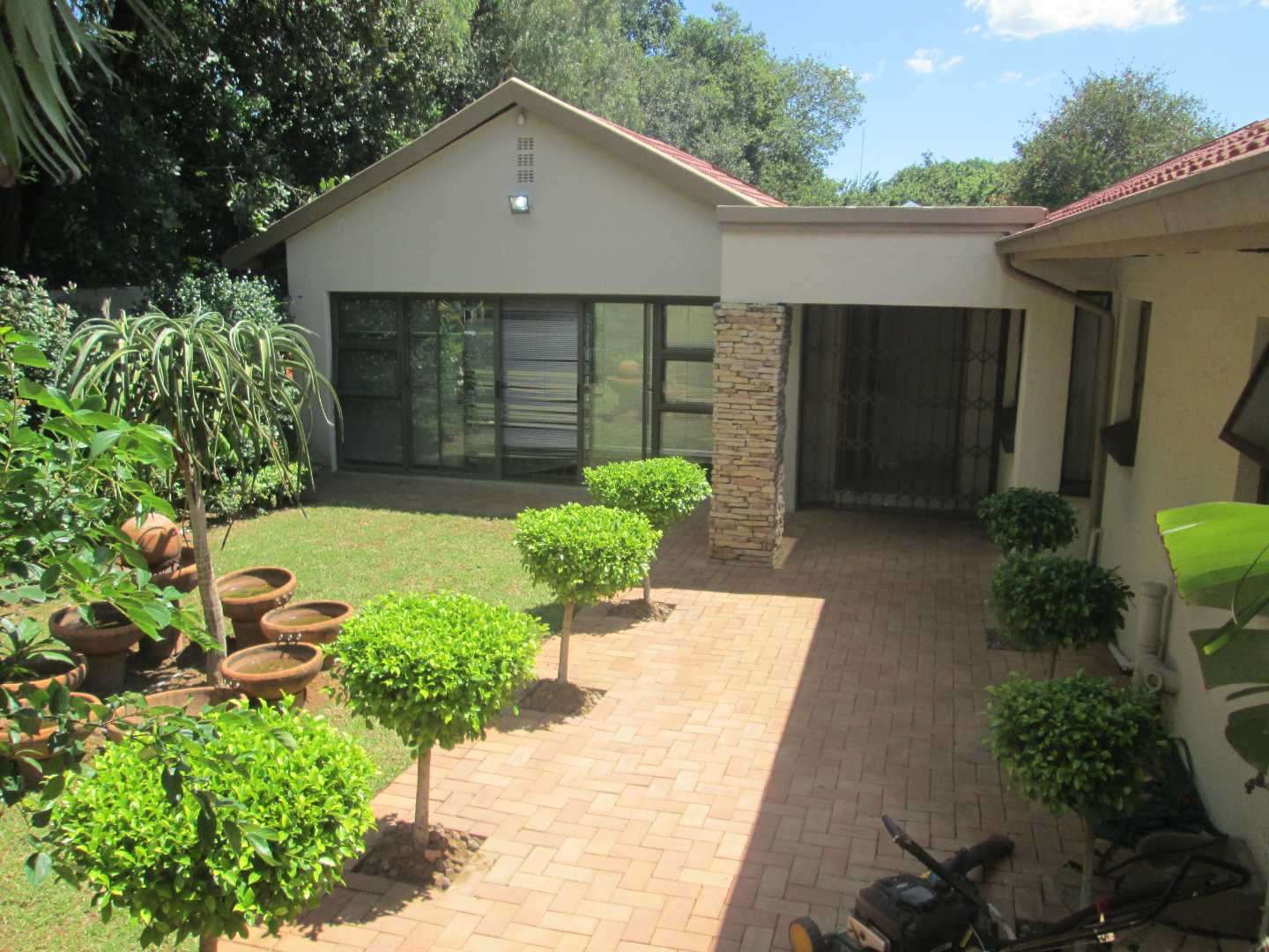 To Let 4 Bedroom Property for Rent in Morningside Manor Gauteng