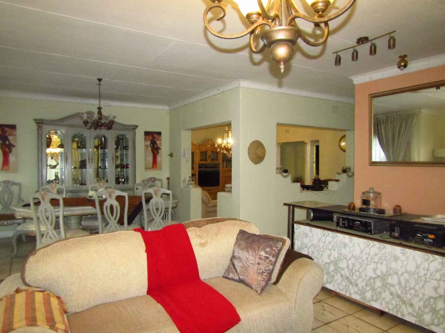 To Let 3 Bedroom Property for Rent in Brackendowns Gauteng