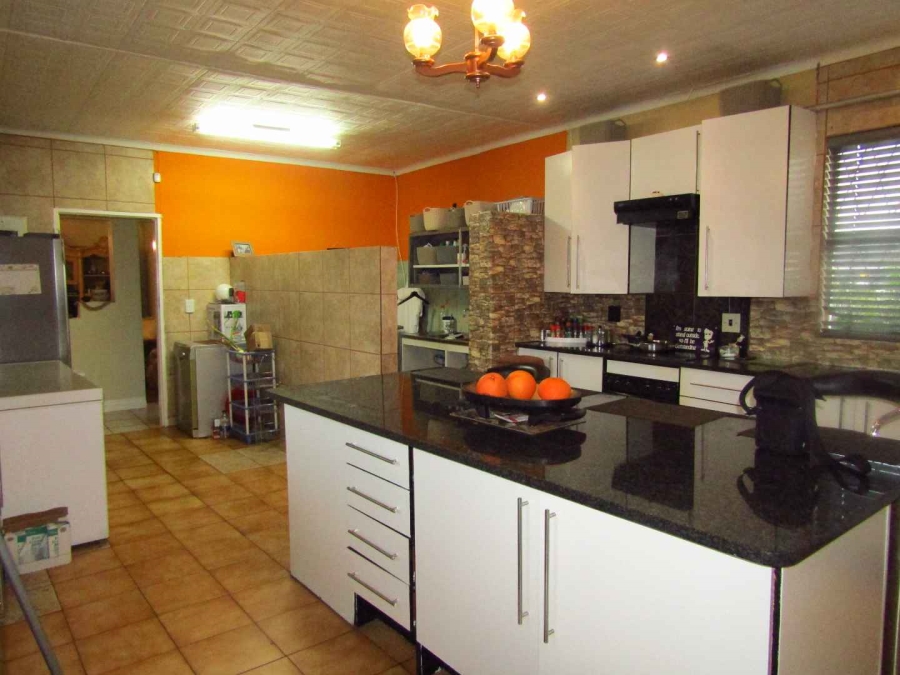 To Let 3 Bedroom Property for Rent in Brackendowns Gauteng