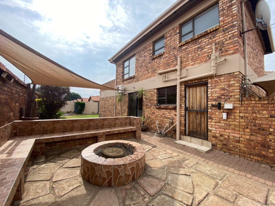 3 Bedroom Property for Sale in New Redruth Gauteng