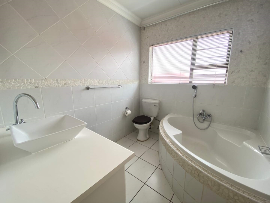 3 Bedroom Property for Sale in New Redruth Gauteng