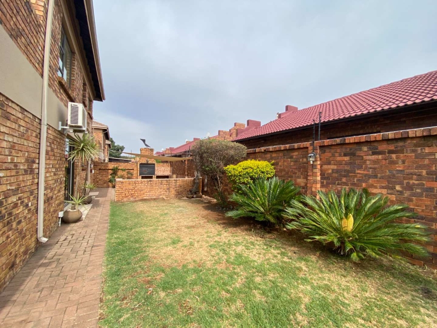 3 Bedroom Property for Sale in New Redruth Gauteng