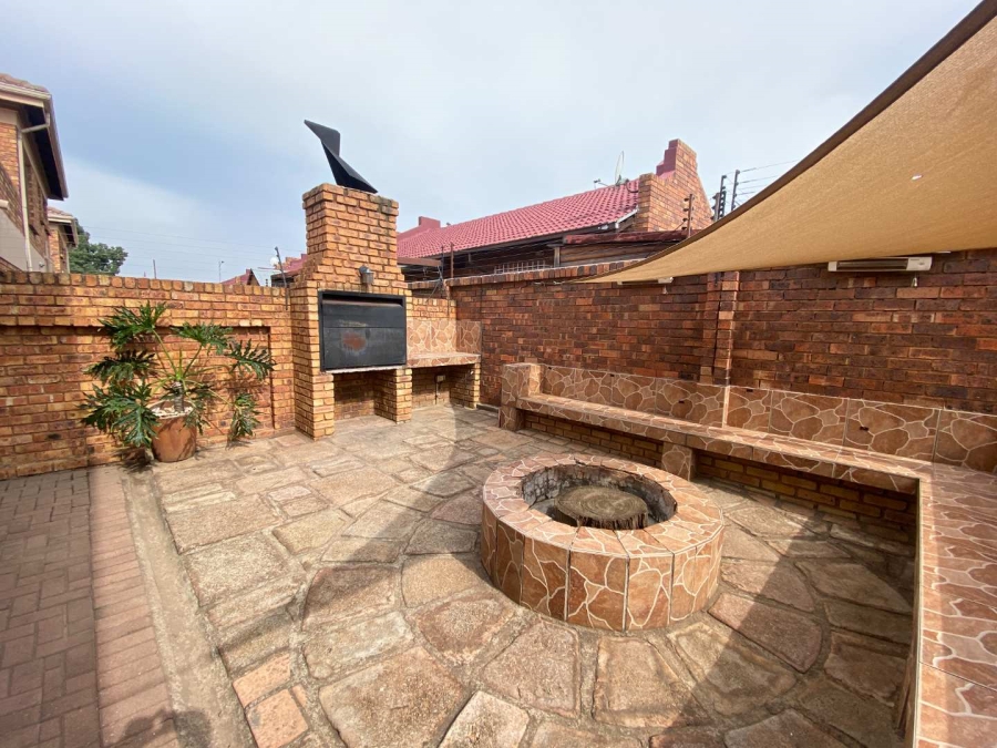 3 Bedroom Property for Sale in New Redruth Gauteng