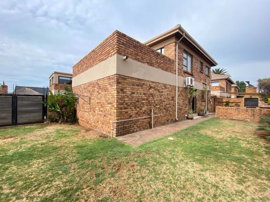 3 Bedroom Property for Sale in New Redruth Gauteng