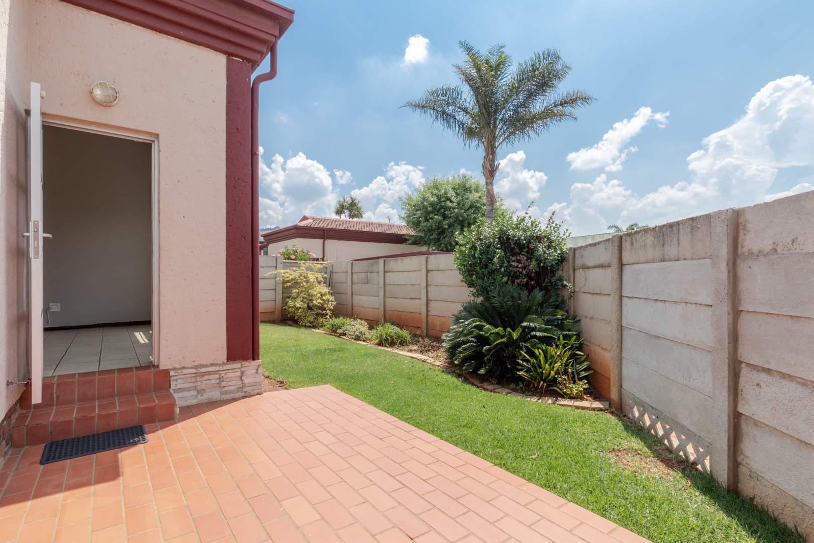 2 Bedroom Property for Sale in Little Falls Gauteng