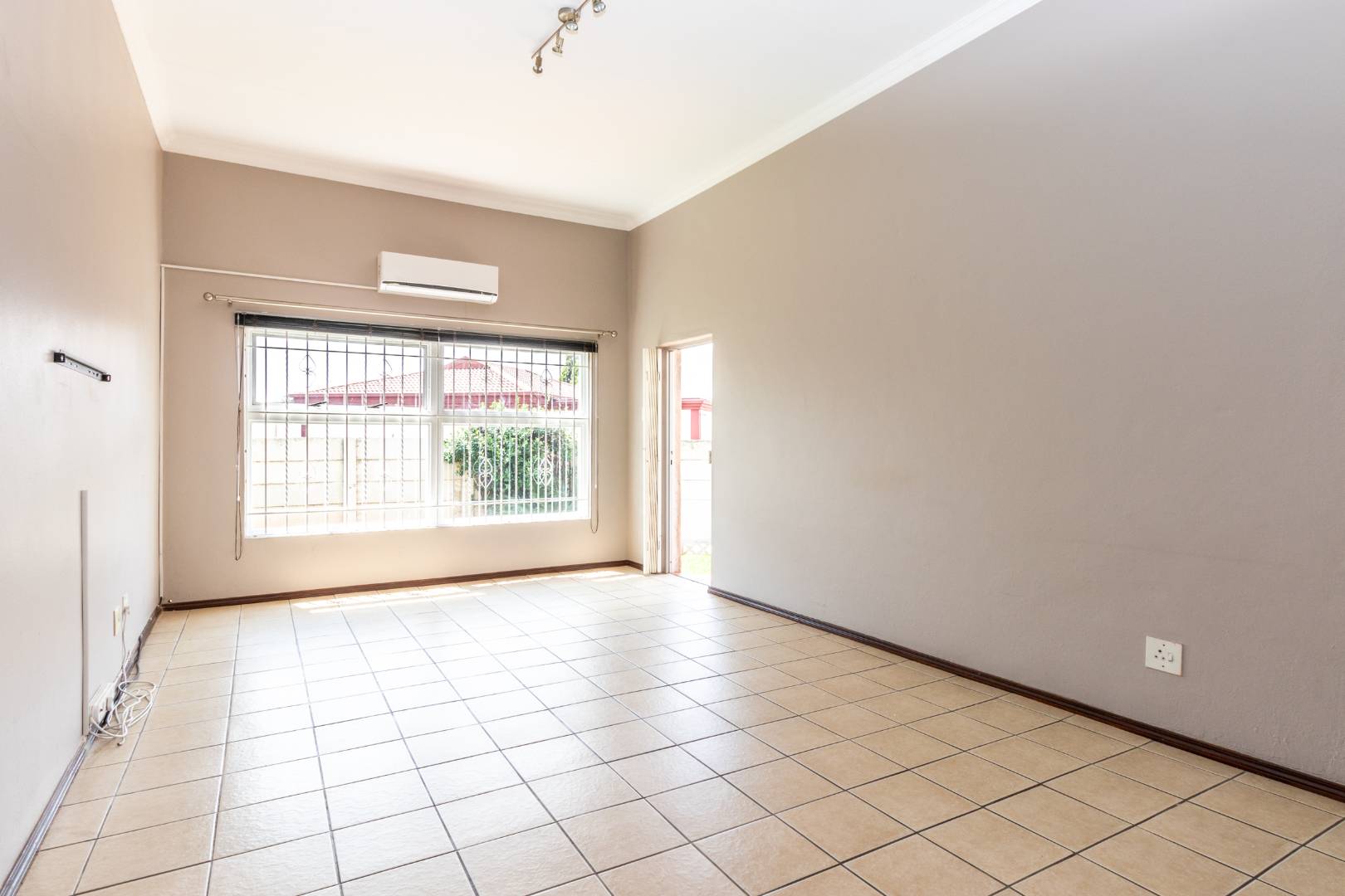 2 Bedroom Property for Sale in Little Falls Gauteng