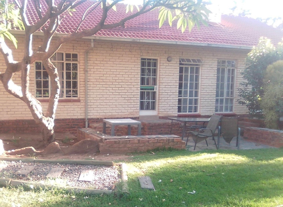 To Let 5 Bedroom Property for Rent in Magalieskruin Gauteng