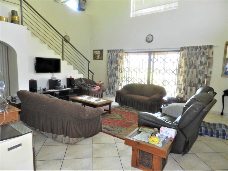 9 Bedroom Property for Sale in Hekpoort Gauteng