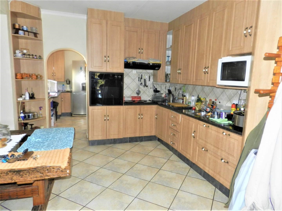9 Bedroom Property for Sale in Hekpoort Gauteng