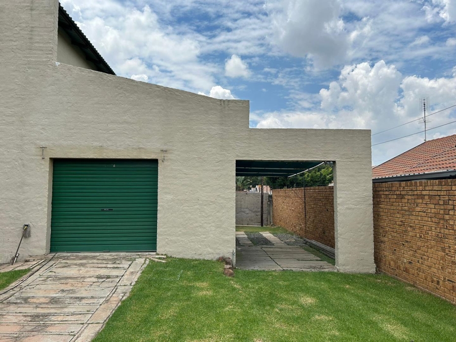 To Let 3 Bedroom Property for Rent in New Redruth Gauteng