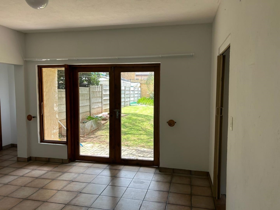 To Let 3 Bedroom Property for Rent in New Redruth Gauteng