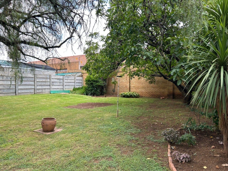 To Let 3 Bedroom Property for Rent in New Redruth Gauteng