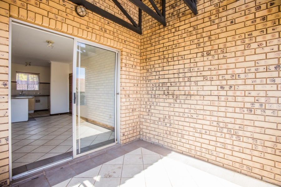 To Let 2 Bedroom Property for Rent in Olympus AH Gauteng