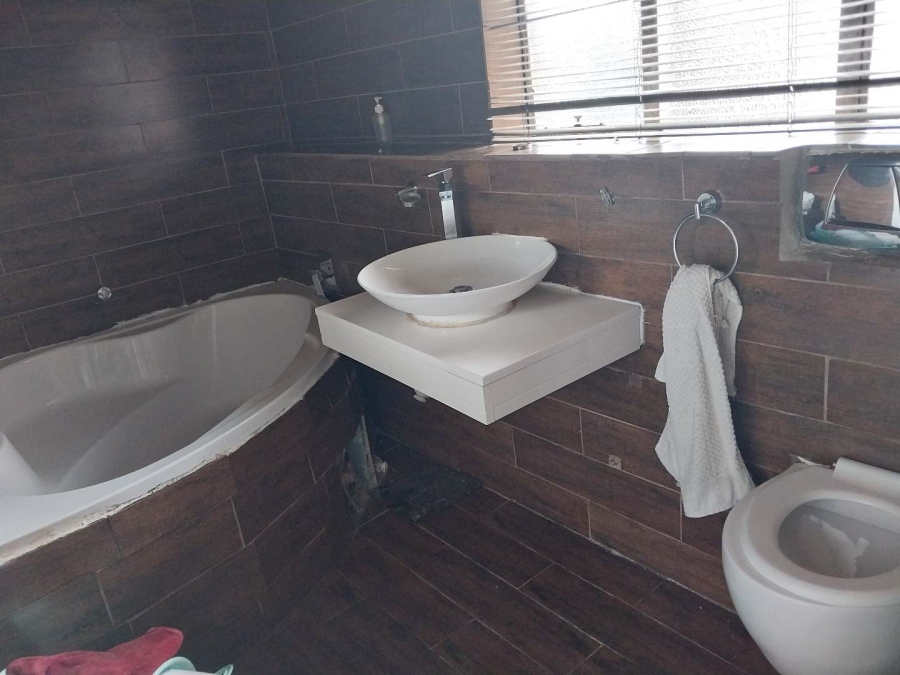 2 Bedroom Property for Sale in Silverton Gauteng