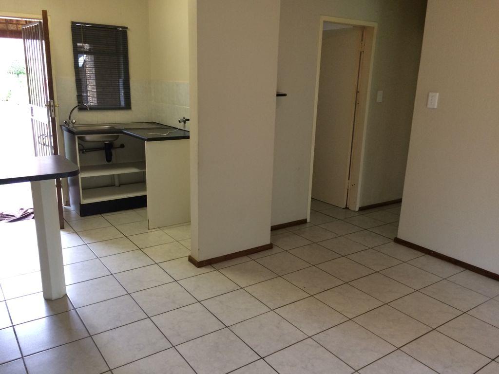 To Let 2 Bedroom Property for Rent in Honeydew Grove Gauteng
