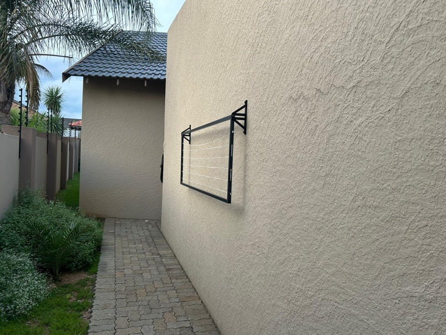 To Let 1 Bedroom Property for Rent in New Redruth Gauteng