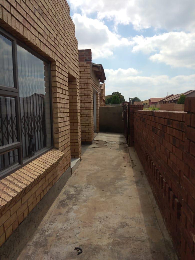 4 Bedroom Property for Sale in Vosloorus Gauteng