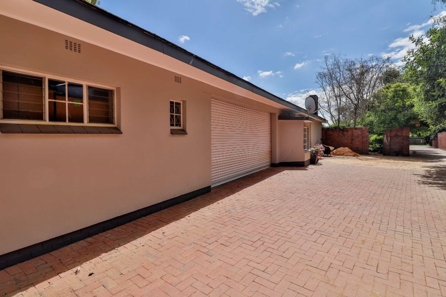 4 Bedroom Property for Sale in Lakefield Gauteng