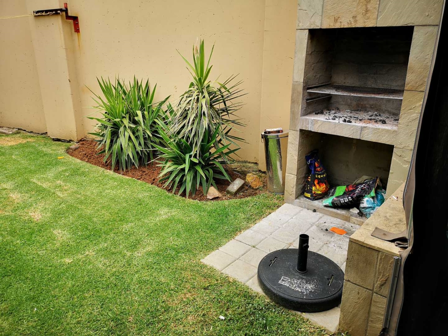 3 Bedroom Property for Sale in Liefde en Vrede Gauteng