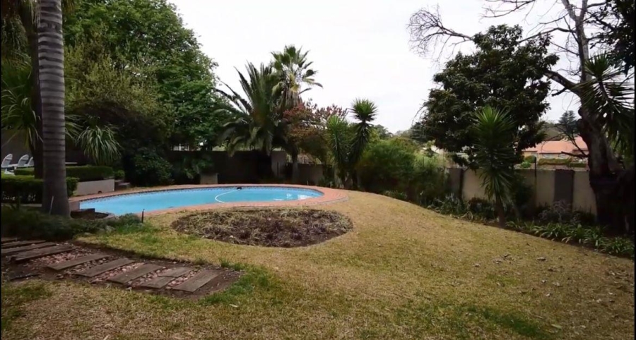 6 Bedroom Property for Sale in Weltevreden Park Gauteng