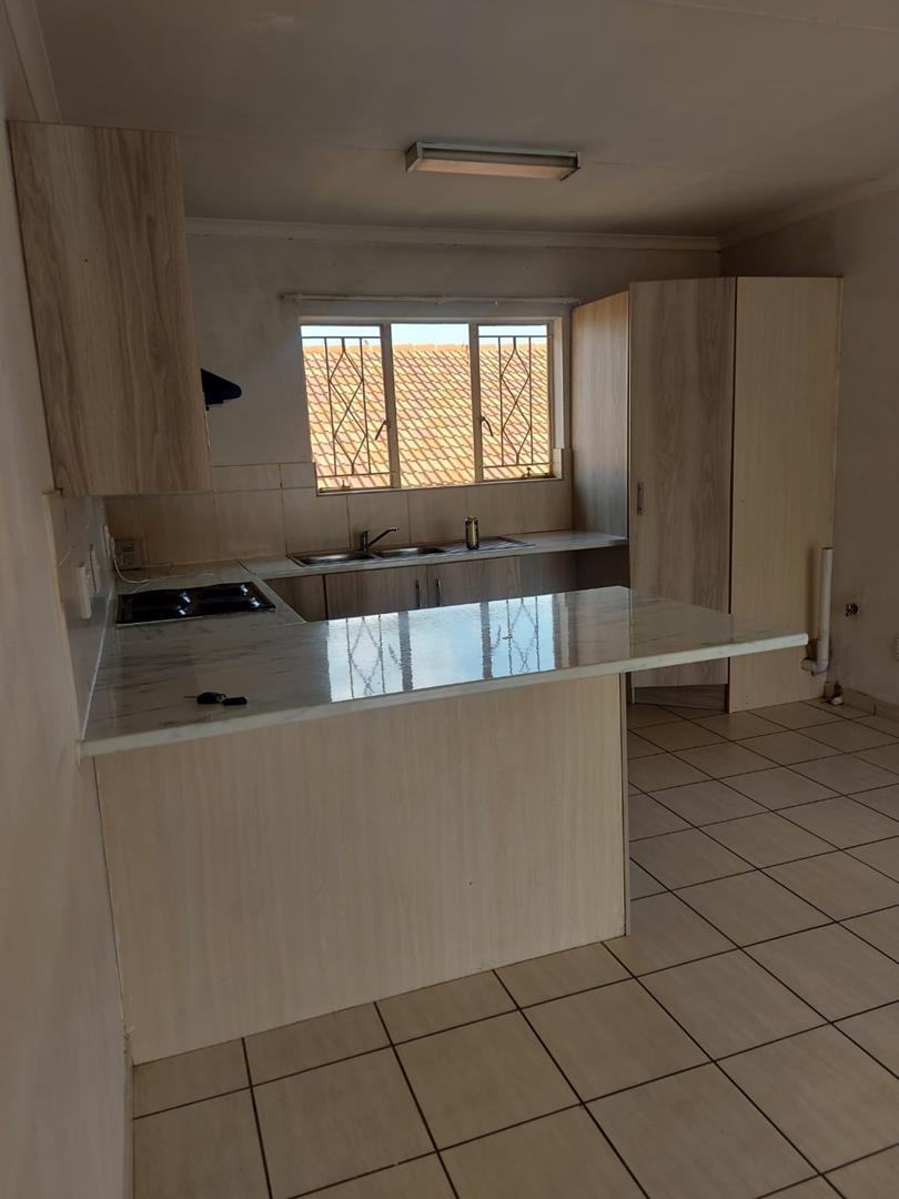 2 Bedroom Property for Sale in Towerby Gauteng