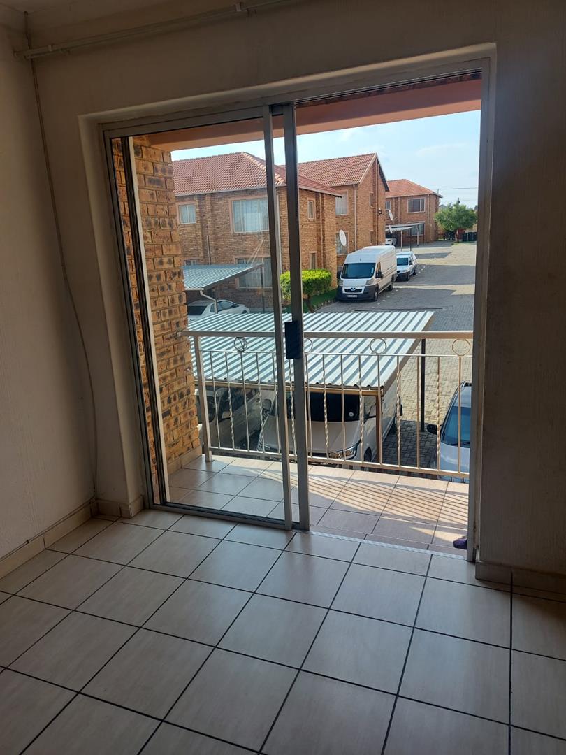 2 Bedroom Property for Sale in Towerby Gauteng