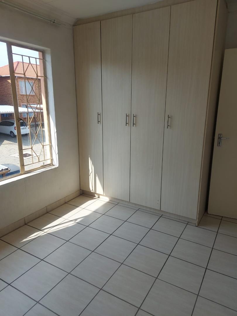 2 Bedroom Property for Sale in Towerby Gauteng