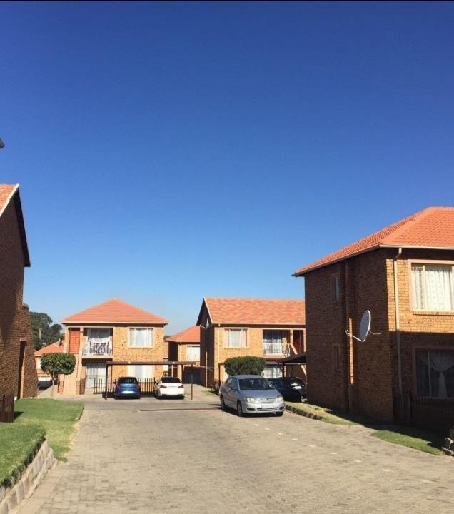 2 Bedroom Property for Sale in Towerby Gauteng