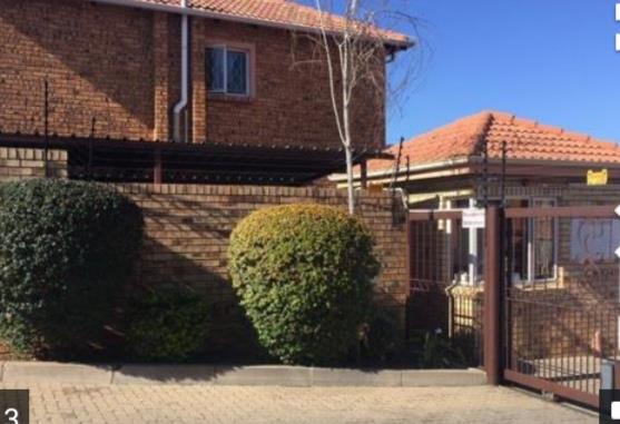 2 Bedroom Property for Sale in Towerby Gauteng