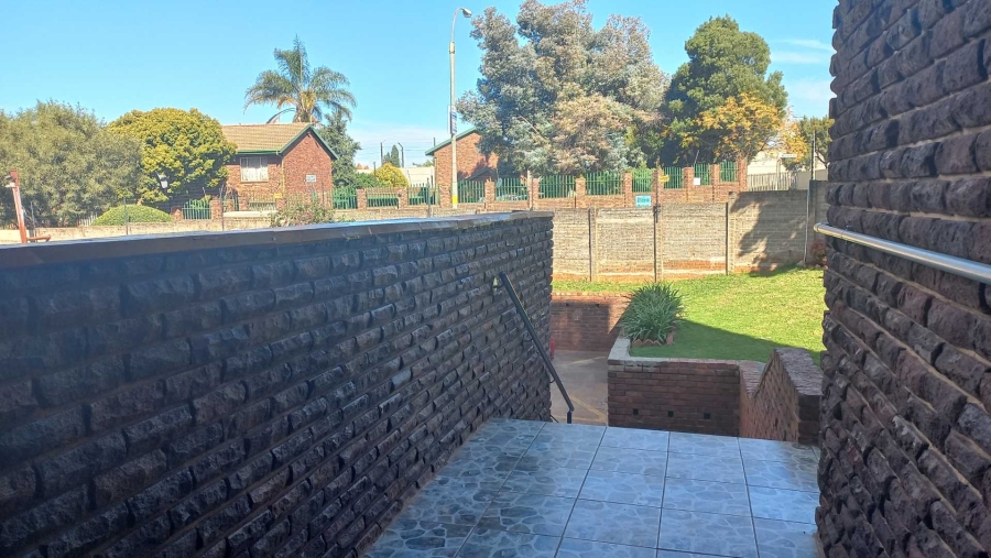 2 Bedroom Property for Sale in Rhodesfield Gauteng