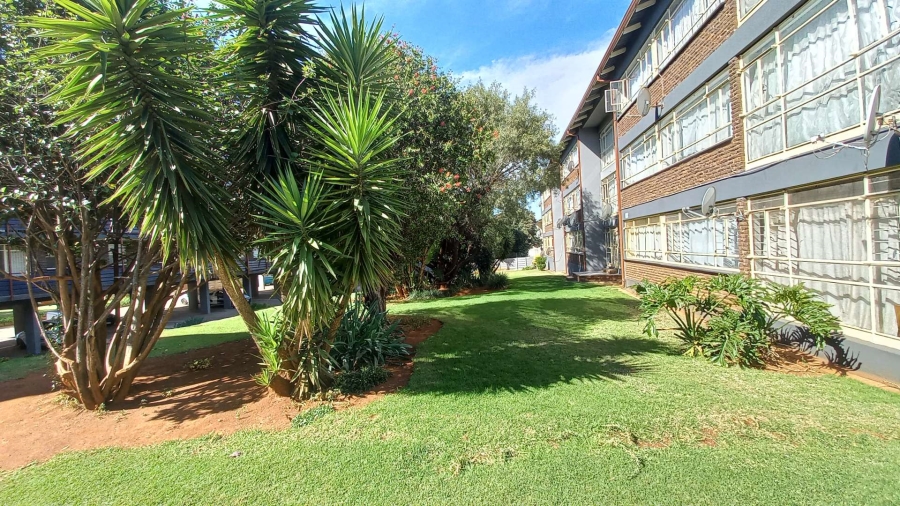 2 Bedroom Property for Sale in Rhodesfield Gauteng