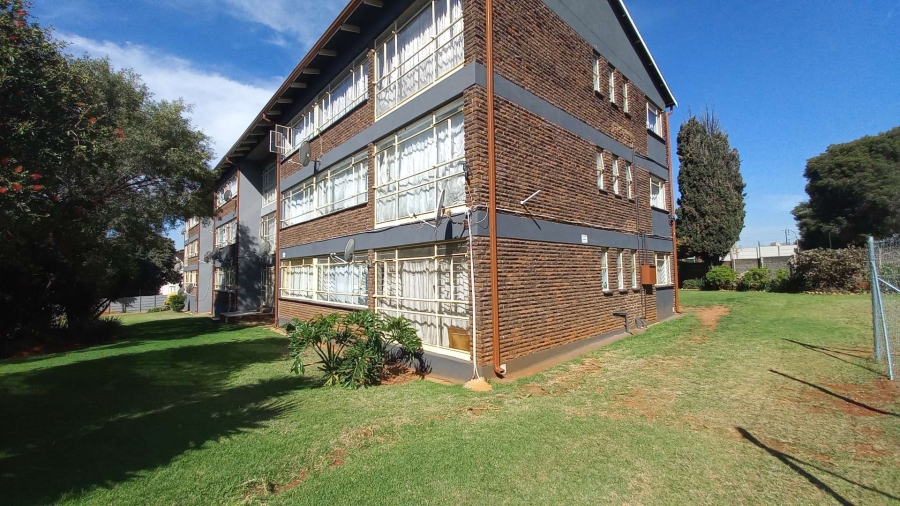 2 Bedroom Property for Sale in Rhodesfield Gauteng