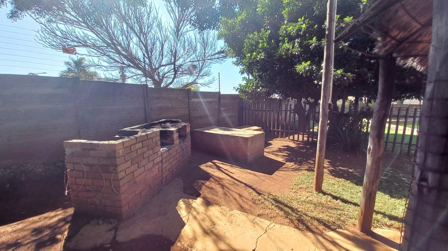 2 Bedroom Property for Sale in Rhodesfield Gauteng