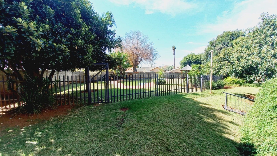 2 Bedroom Property for Sale in Rhodesfield Gauteng