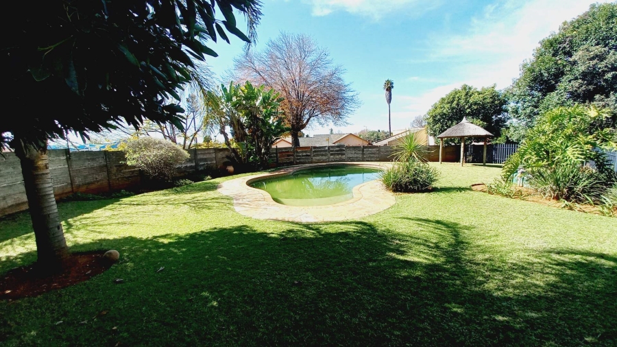 2 Bedroom Property for Sale in Rhodesfield Gauteng