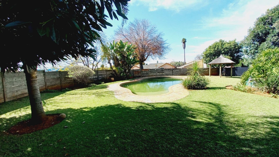 2 Bedroom Property for Sale in Rhodesfield Gauteng