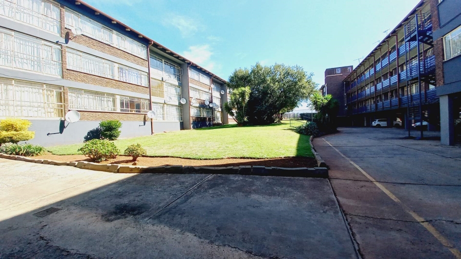 2 Bedroom Property for Sale in Rhodesfield Gauteng